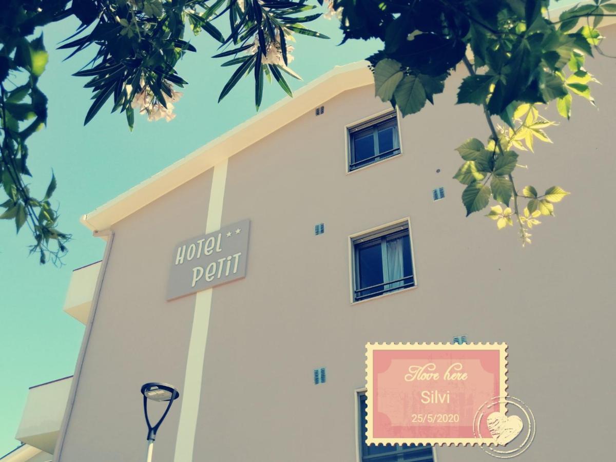 Hotel Petit Silvi Marina Exteriér fotografie